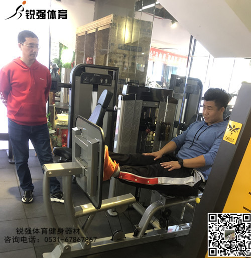蹬腿訓(xùn)練機使用展示.jpg